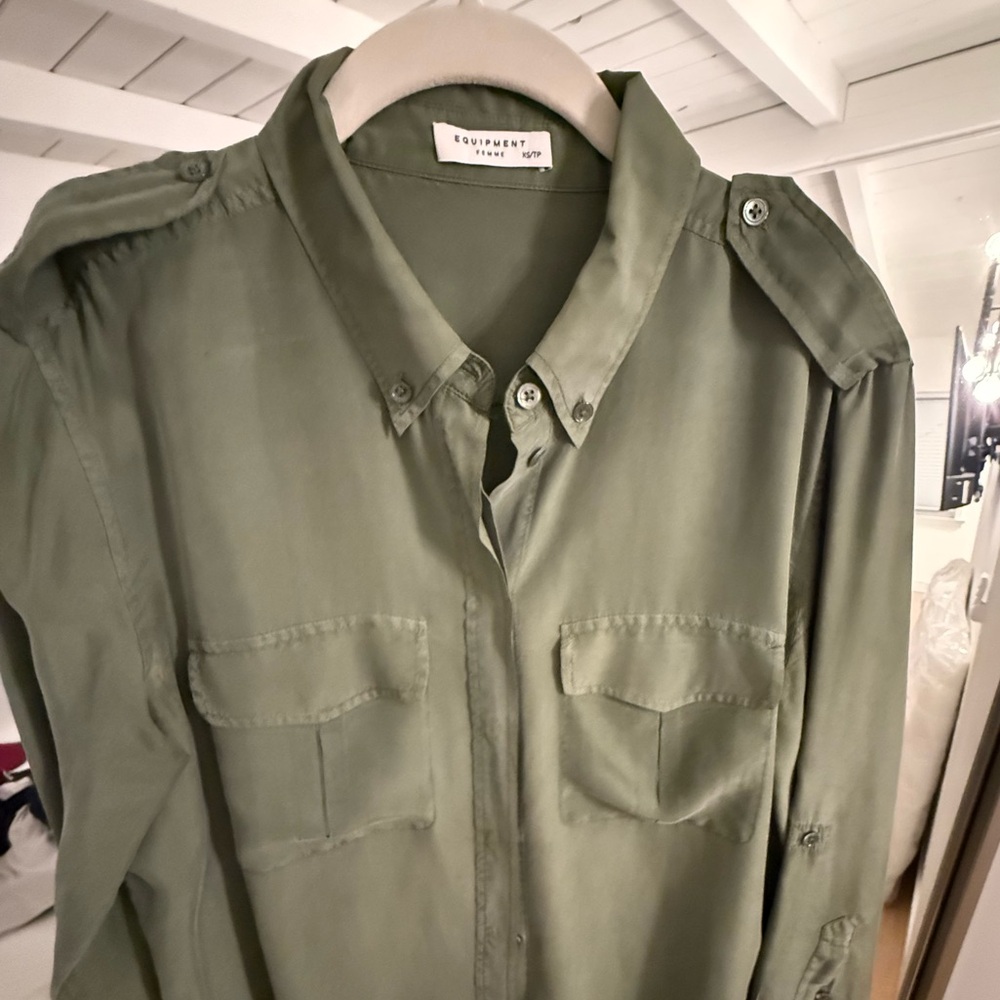 Great silk button down blouse.  XS runs big - can fit a S frame.  Army green.